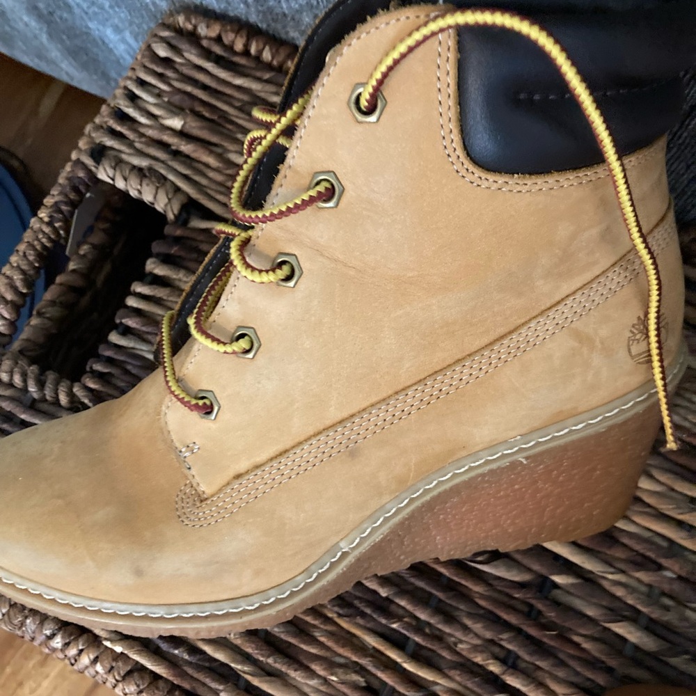 Timberland Tan Lace Up Boots with Brown Sole